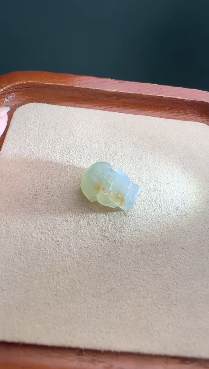 未镶嵌定制翡翠飘黄翡貔貅