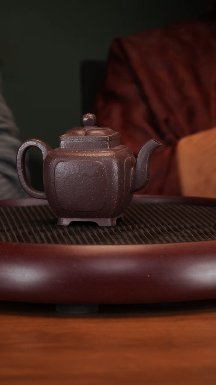 【闪购商品】紫砂茶壶2-79QYJ四方夺魁梨皮朱砂紫280c