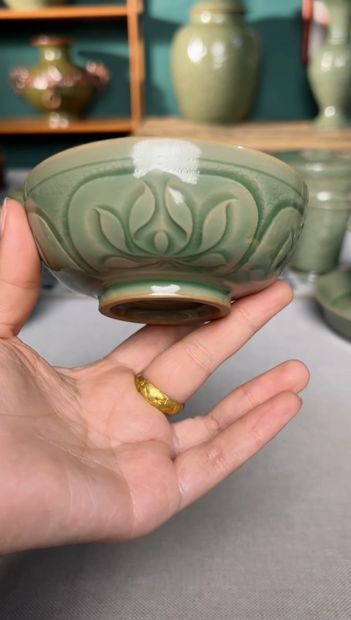 【闪购商品】其他纯手工秘色内外双刻莲纹普洱杯