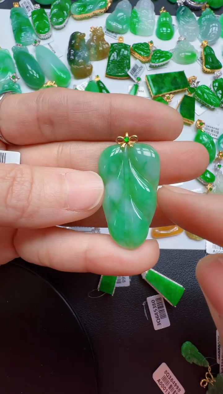 【闪购商品】翡翠吊坠(不含链)18K金镶嵌950