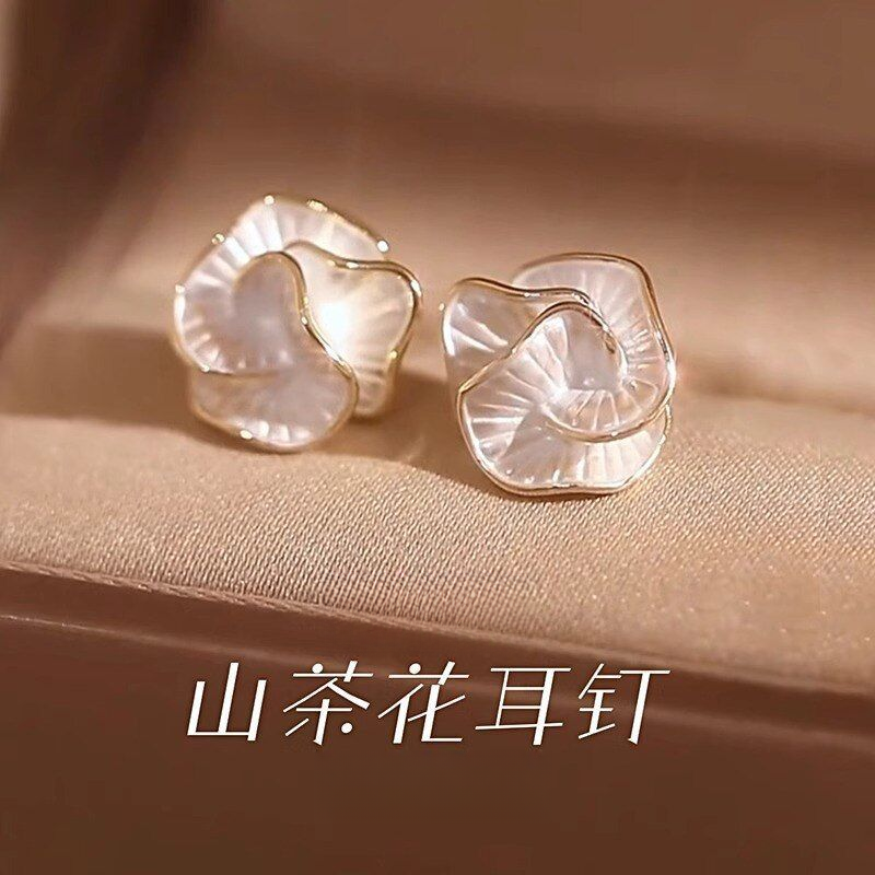 铜合金耳饰 QIAN XI S925银针 设计感气质山茶花耳环轻奢百搭法式