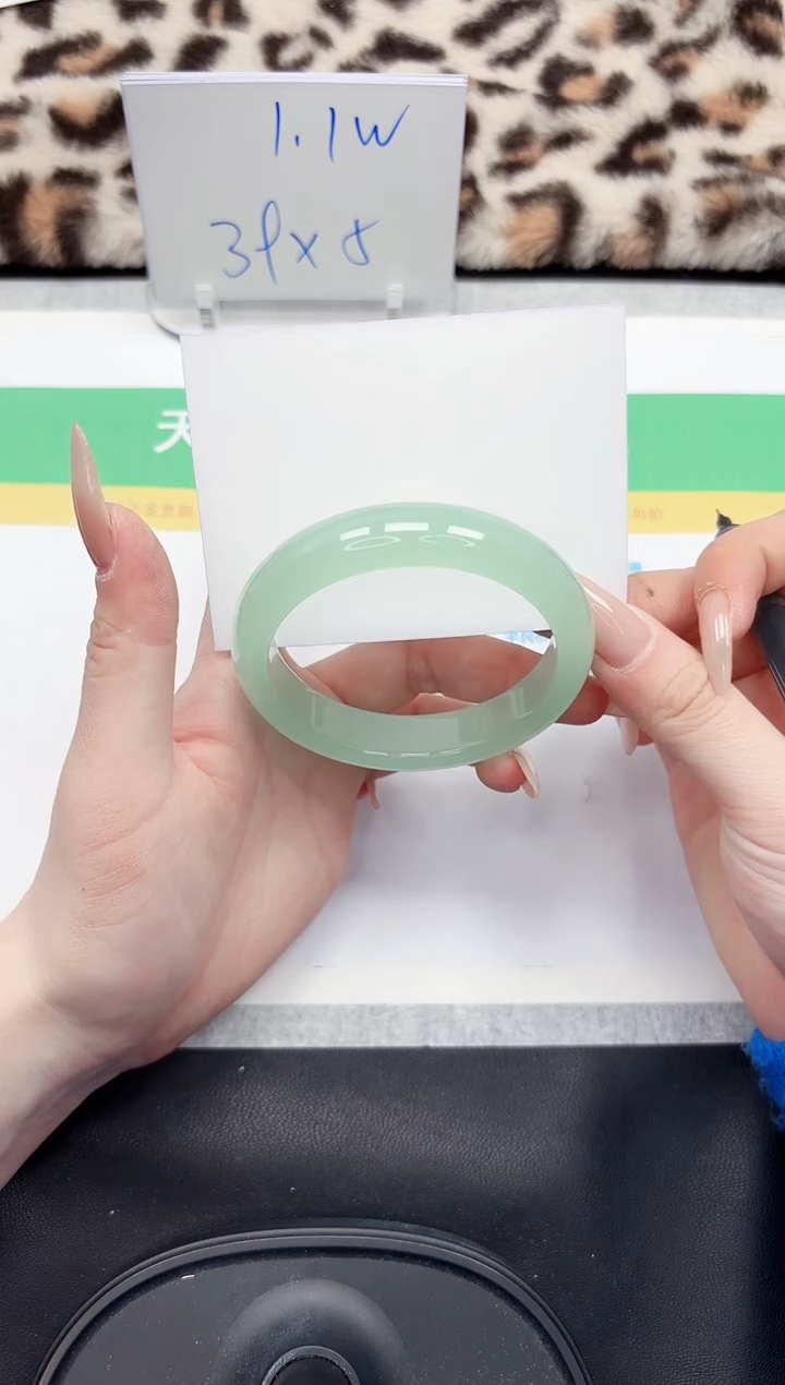 【闪购商品】石英质玉手镯未镶嵌130-58