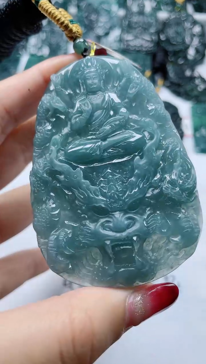 【闪购商品】翡翠颈饰未镶嵌         