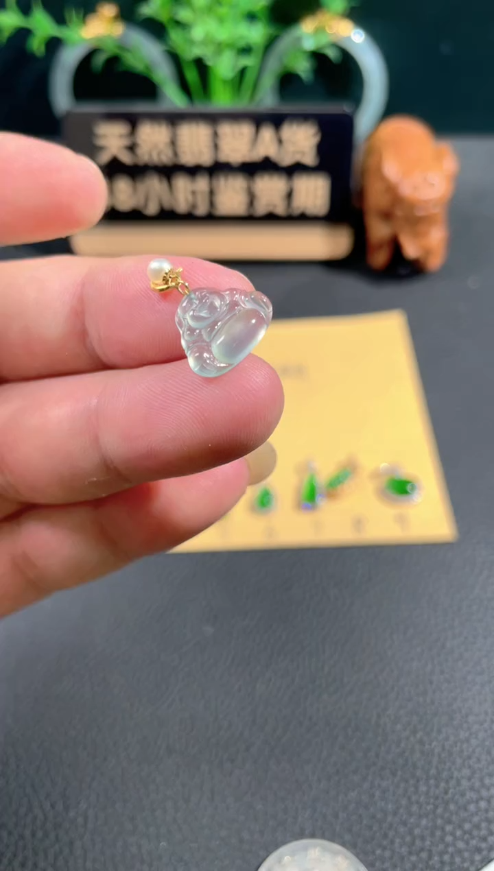 颈饰18K金镶嵌翡翠翡翠