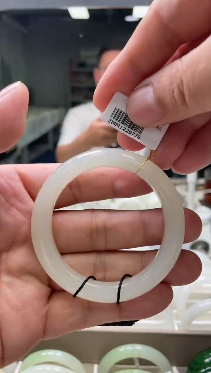 【闪购商品】和田玉手镯未镶嵌编码9770 圈口52