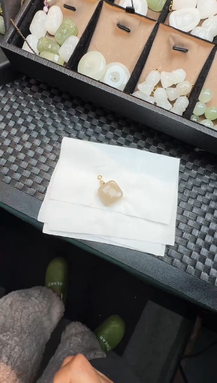 【闪购商品】和田玉颈饰未镶嵌藕粉方糖