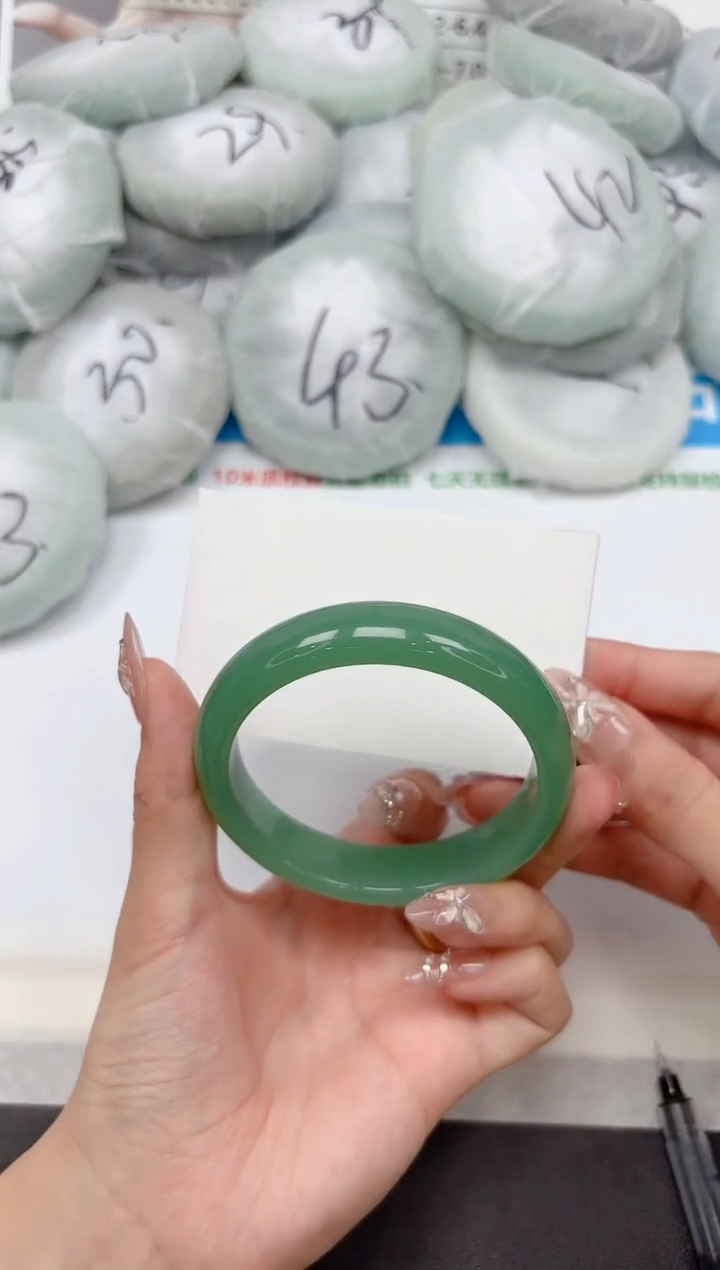 未镶嵌手镯石英质玉125-58.5