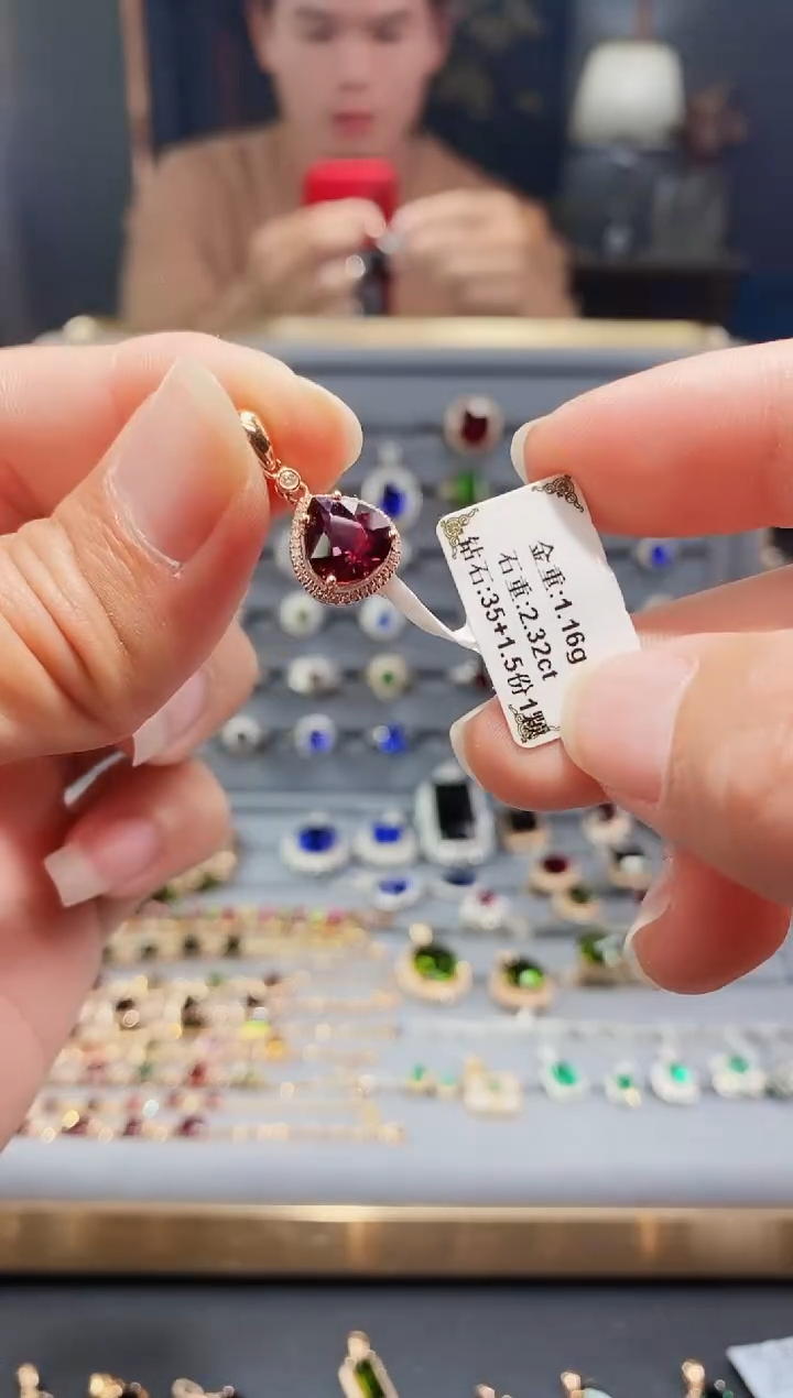 【闪购商品】碧玺颈饰18K金镶嵌2.32.