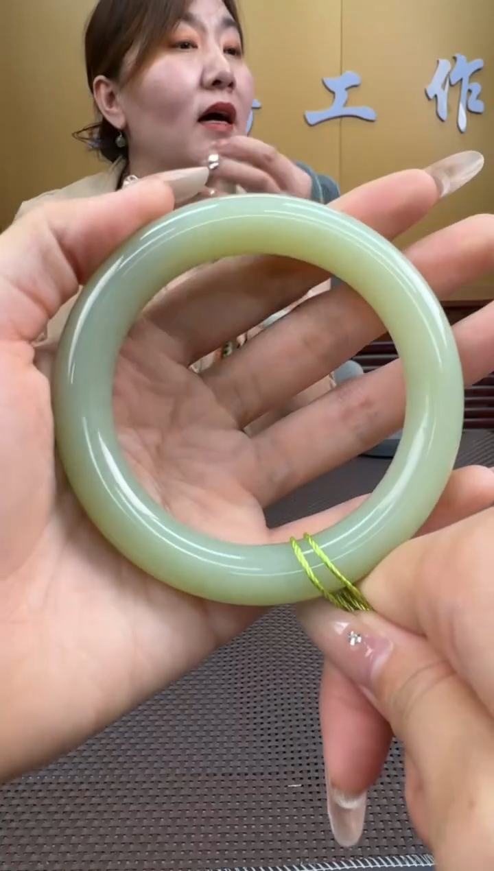 【闪购商品】和田玉手镯未镶嵌61圆条