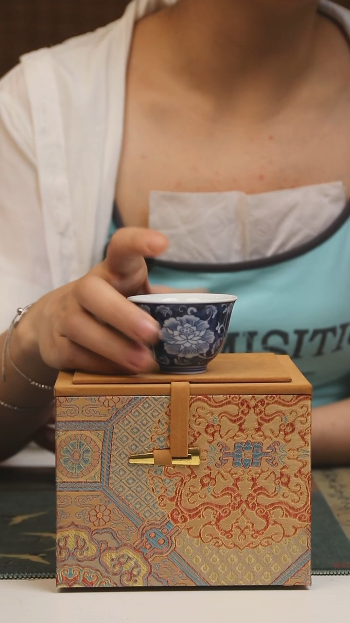 景德镇高温瓷万花缠枝莲铃铛杯