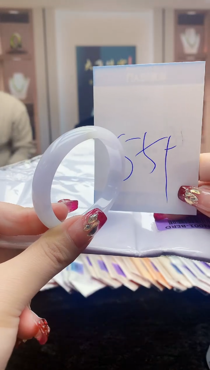 【闪购商品】翡翠手镯未镶嵌    H44-17