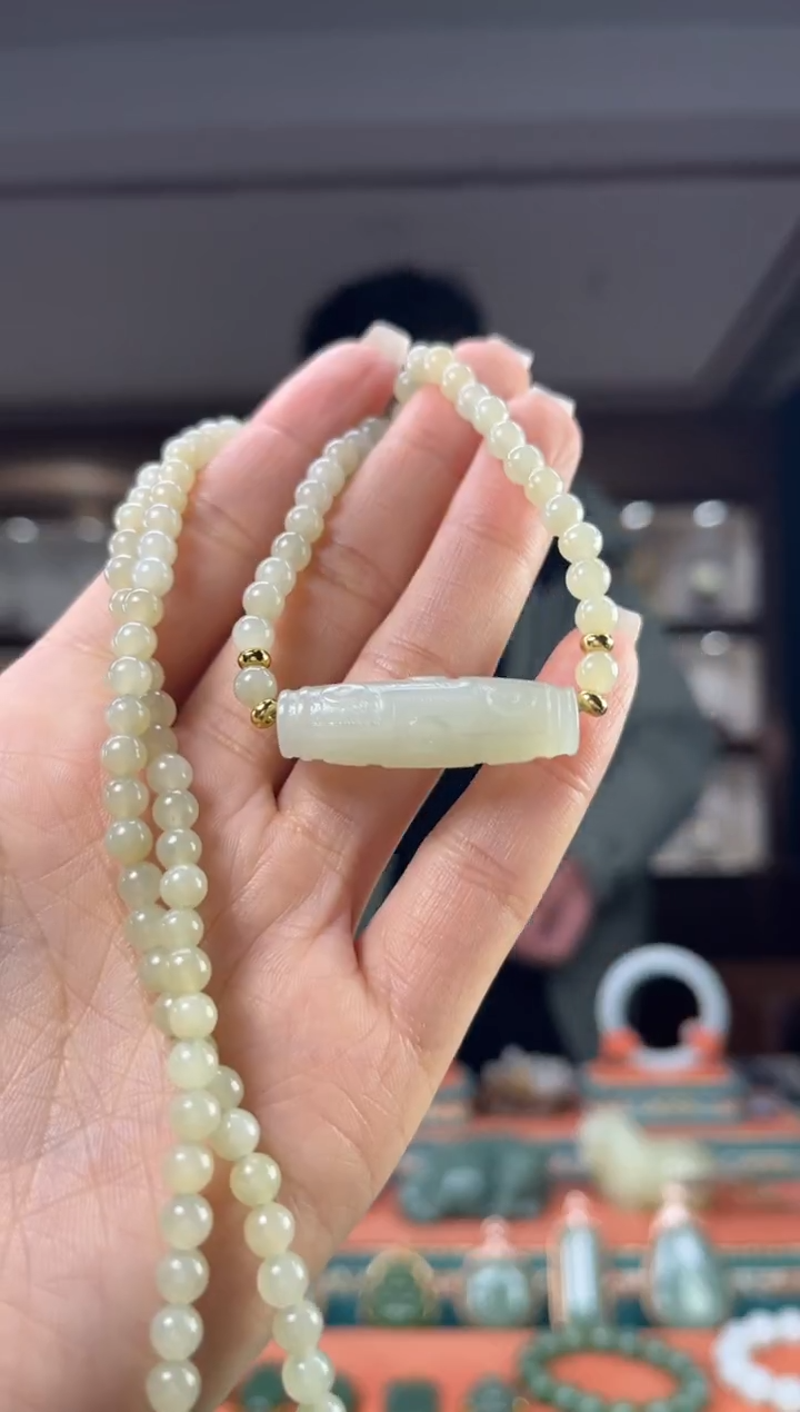 颈饰未镶嵌和田玉佩佩