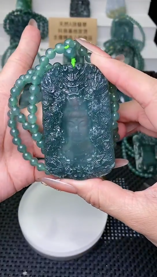 颈饰未镶嵌翡翠 