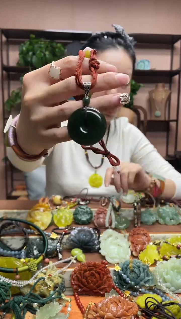 未镶嵌岫玉吊坠·