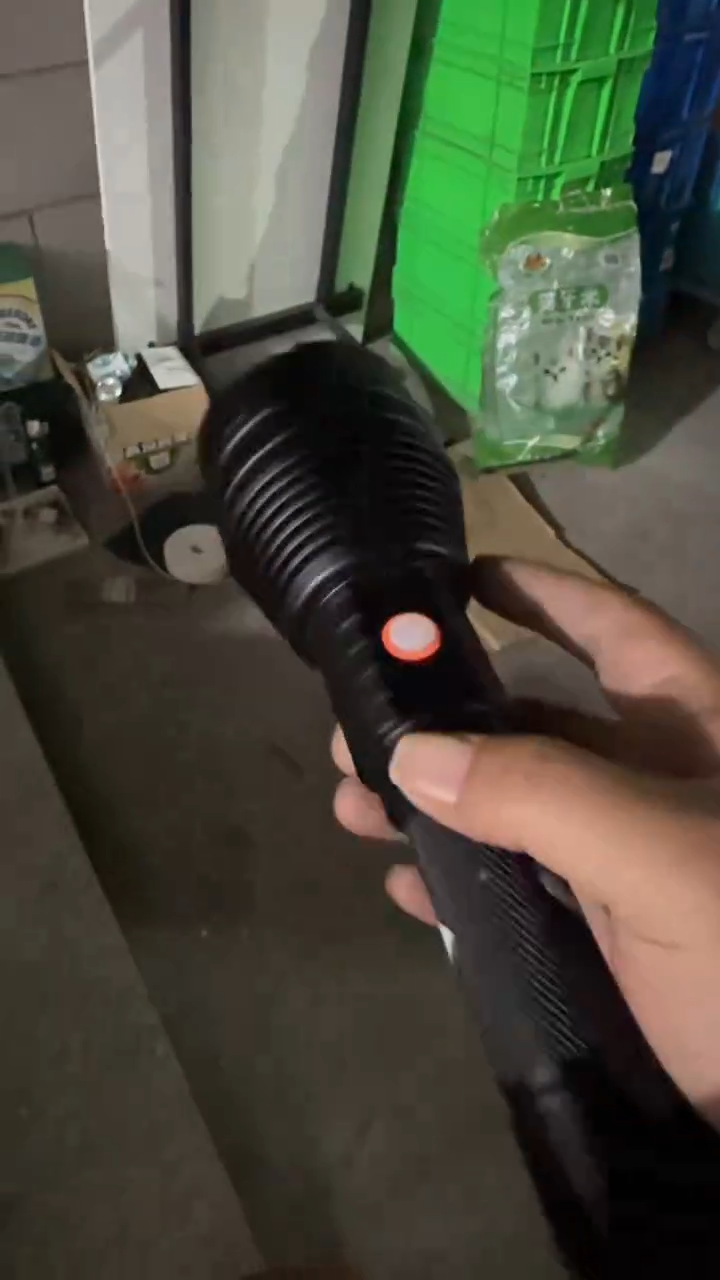 A906定焦大头手电带电池微瑕