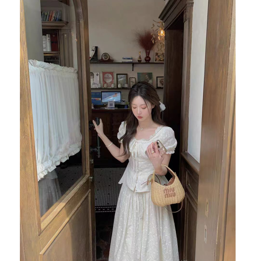 休闲百搭白茶琉璃盏全棉刺绣花边泡泡袖上衣半身 长裙温柔套装裙