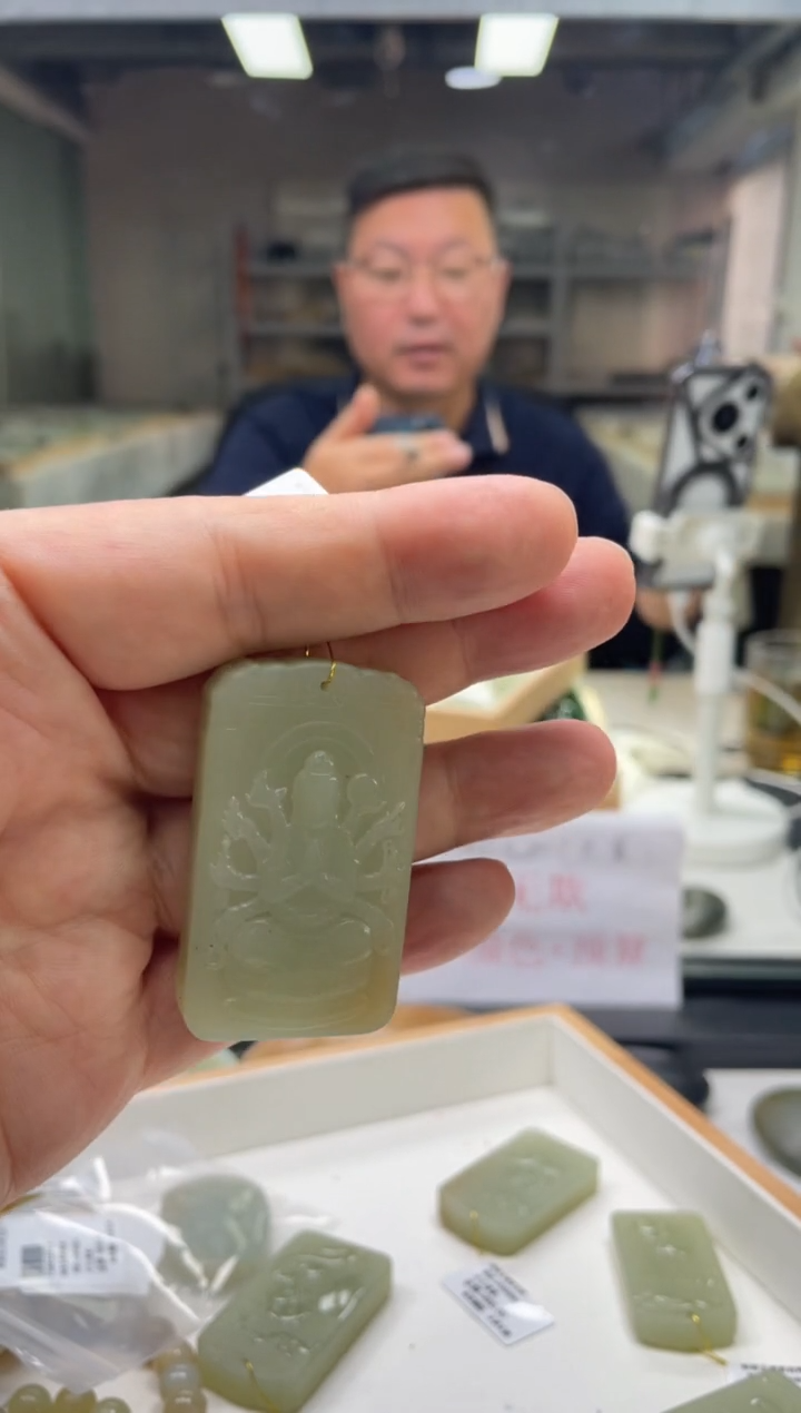 【闪购商品】和田玉吊坠未镶嵌千手观音