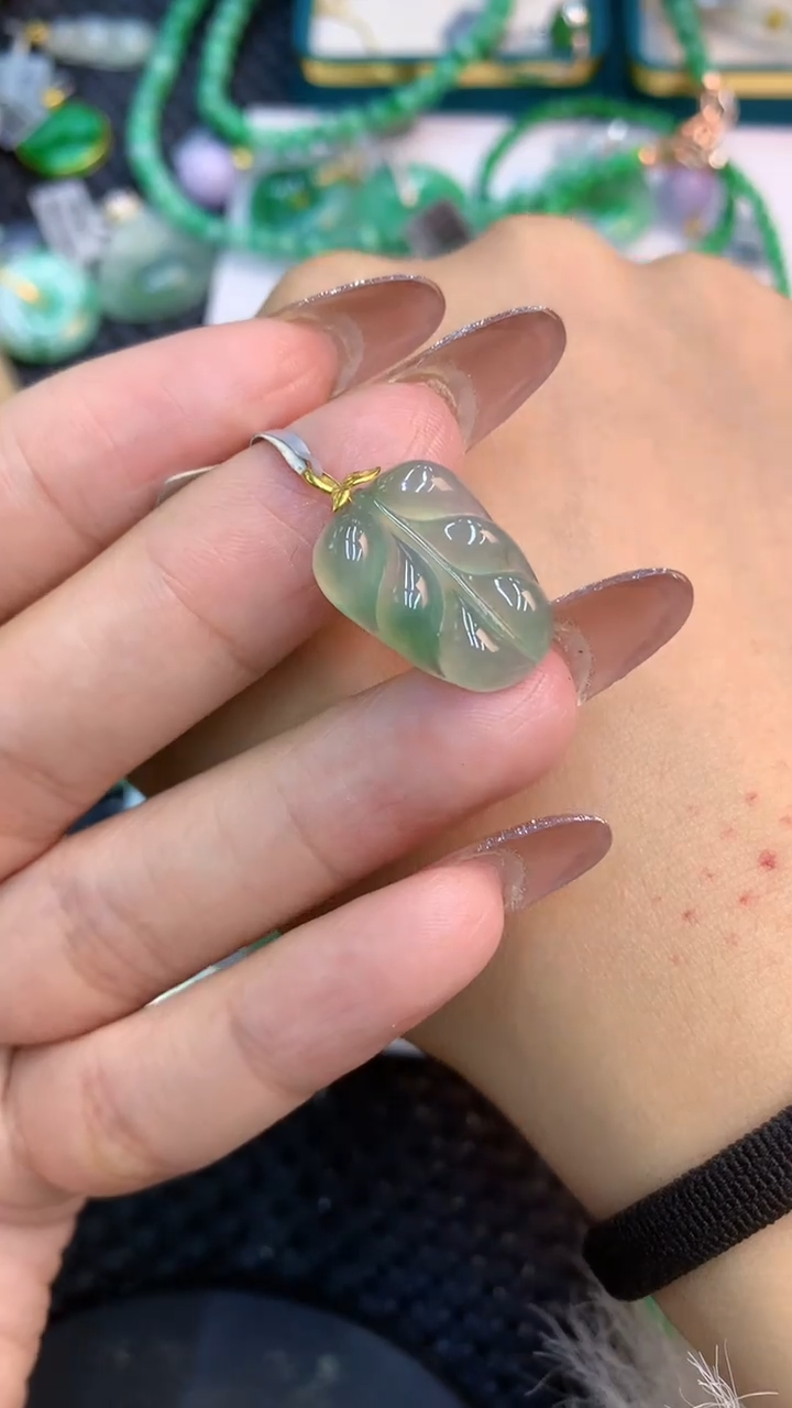 颈饰未镶嵌翡翠1