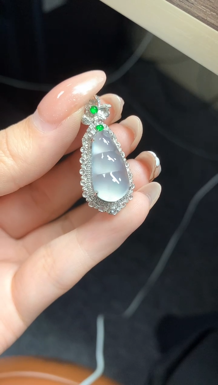 【闪购商品】翡翠吊坠(不含链)18K金镶嵌吊坠|11400