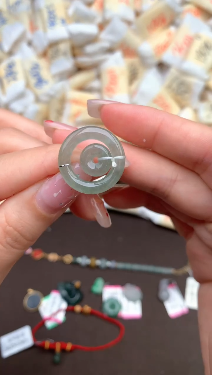 【闪购商品】翡翠颈饰未镶嵌  — 