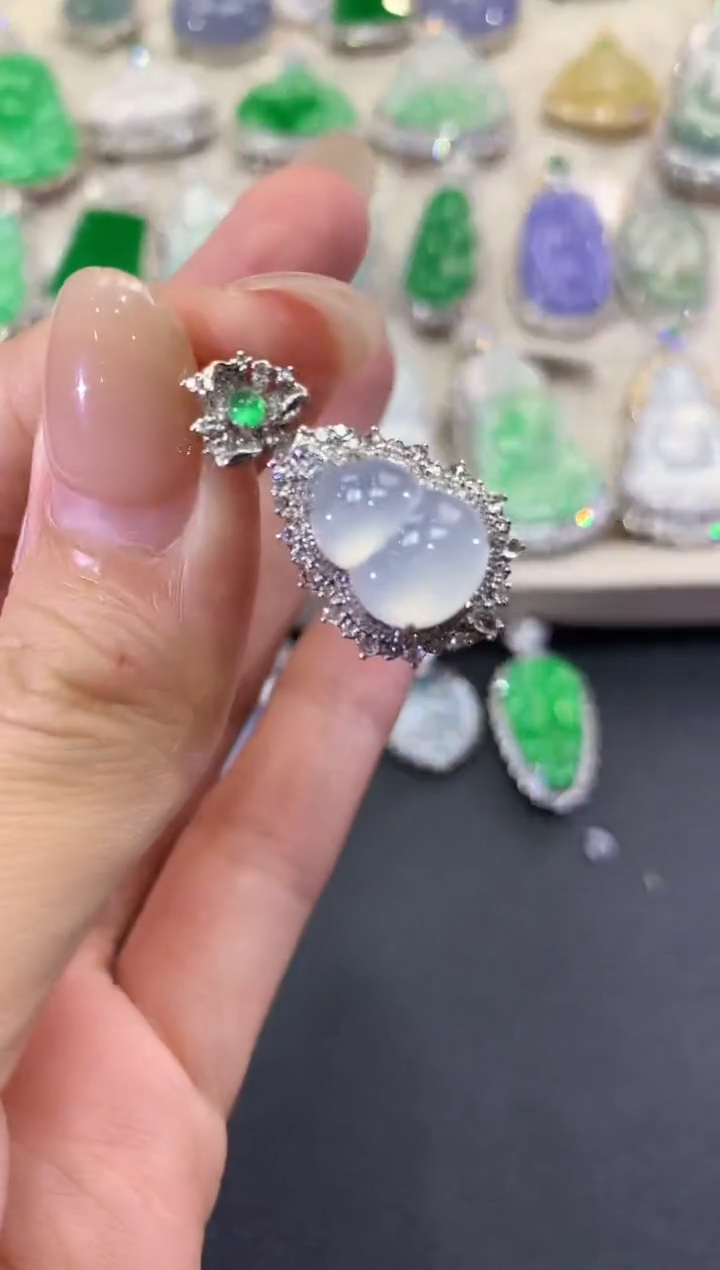 【闪购商品】翡翠吊坠(不含链)18K金镶嵌q42       