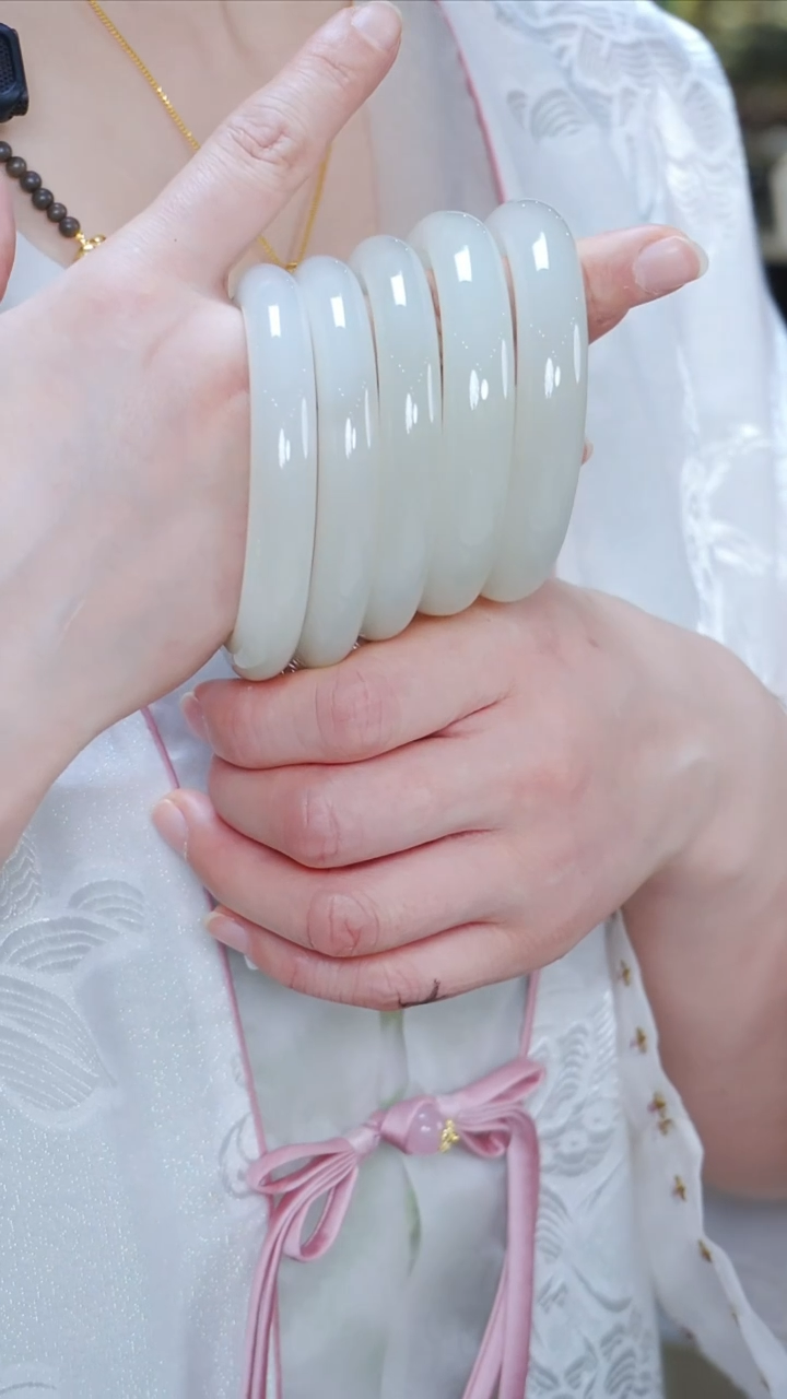 和田玉手镯未镶嵌35【】圈口57-58多样性发一