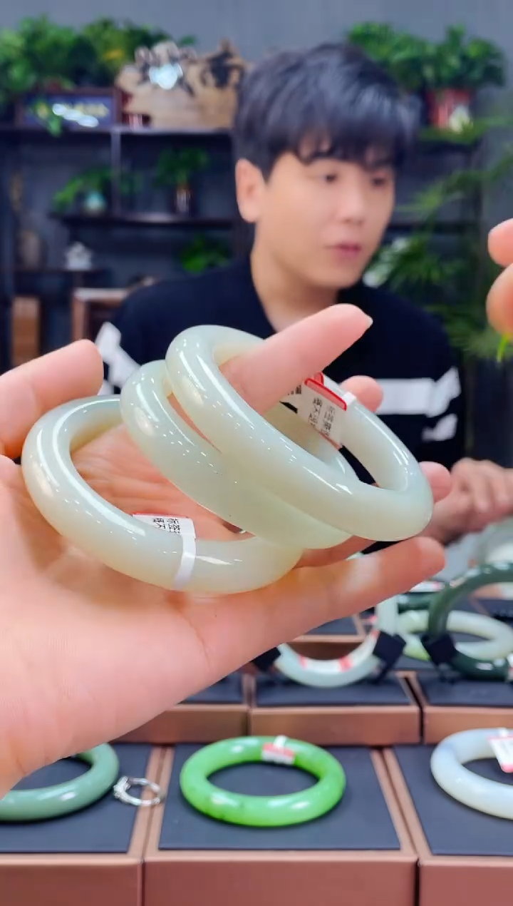 和田玉手镯未镶嵌图拉白玉56-61多样性发一