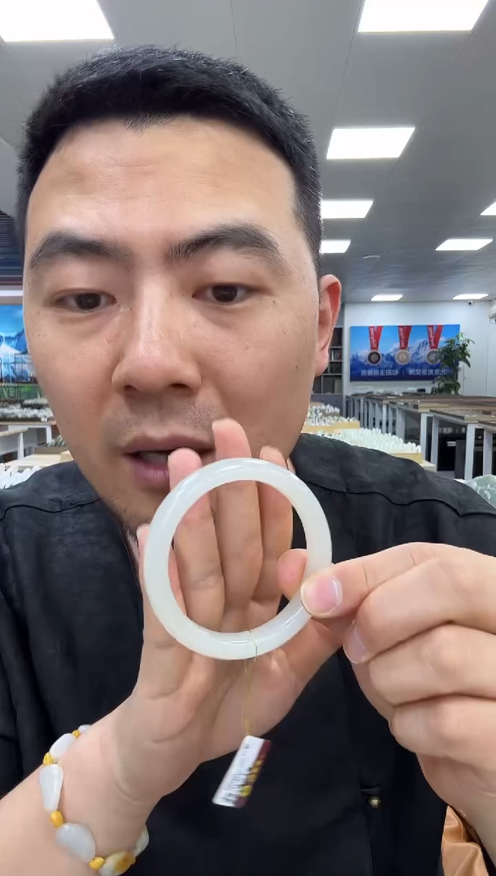 和田玉手镯未镶嵌暖白52-61备注圈口