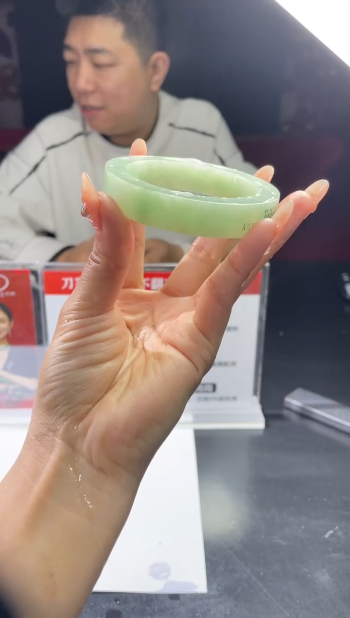 【闪购商品】定制翡翠手镯未镶嵌手镯DDH/发一件