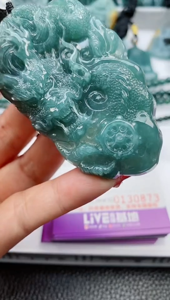 【闪购商品】翡翠颈饰未镶嵌             