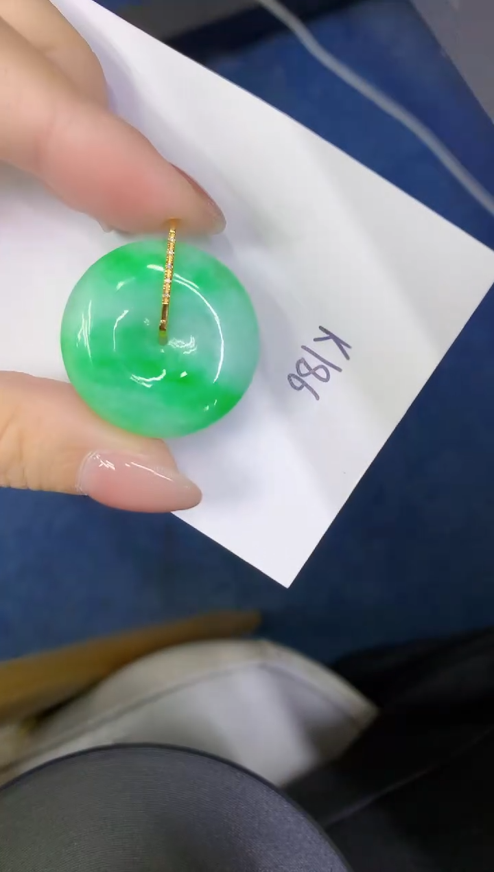 颈饰18K金镶嵌翡翠缅甸天然翡翠A货