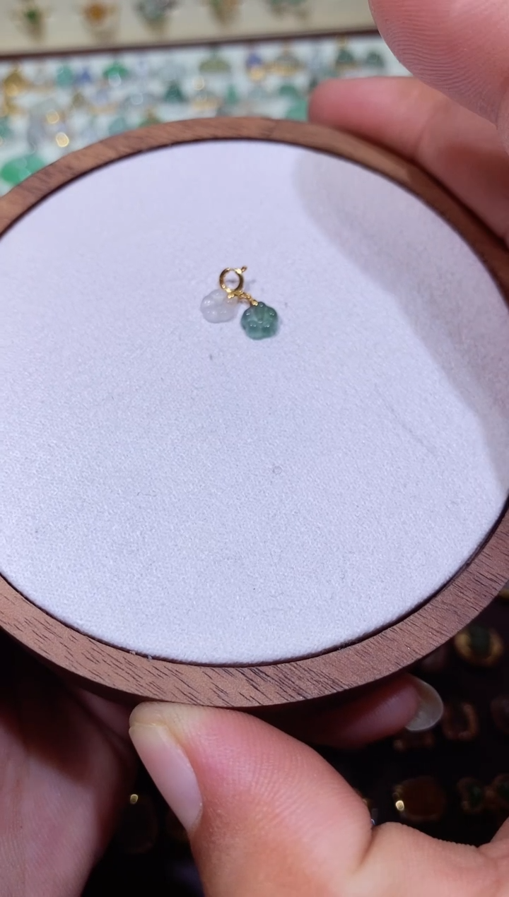 颈饰18K金镶嵌翡翠111111