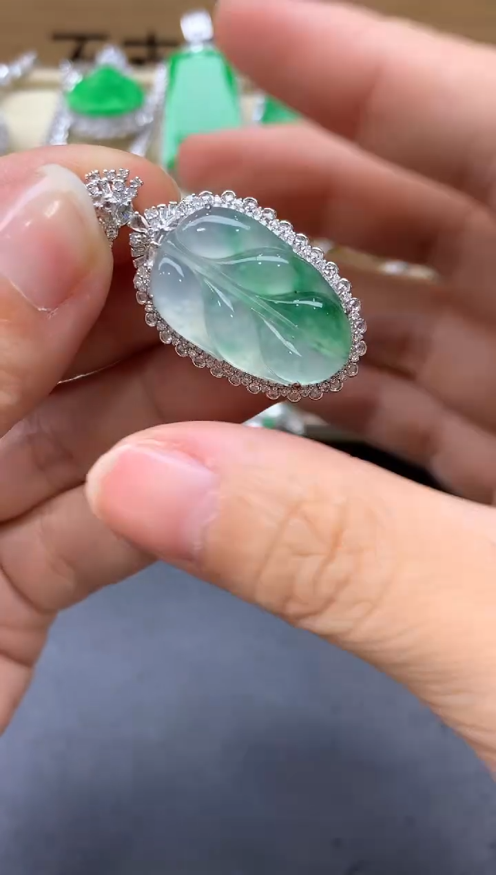 翡翠18K金镶嵌颈饰642-中国好珍宝