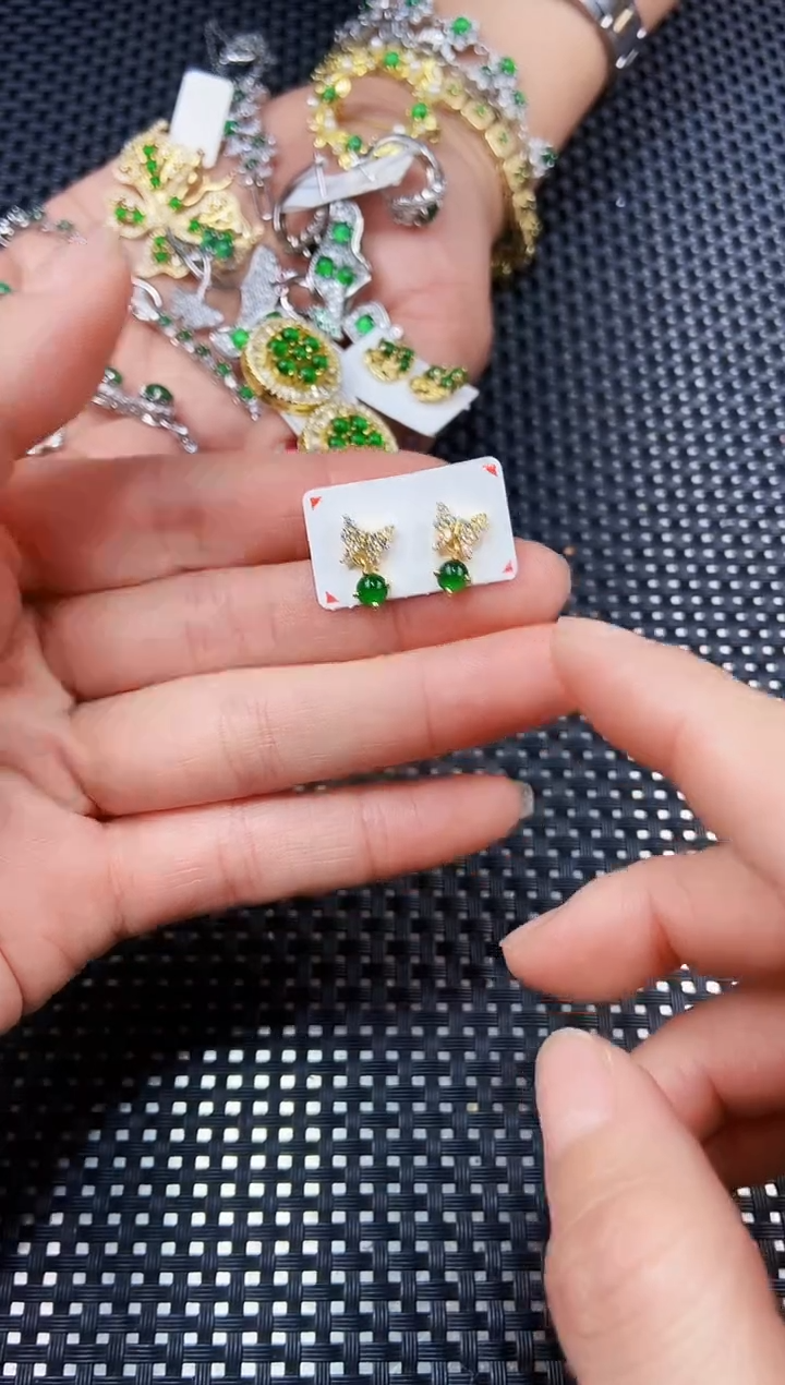 【闪购商品】翡翠耳饰未镶嵌11111111