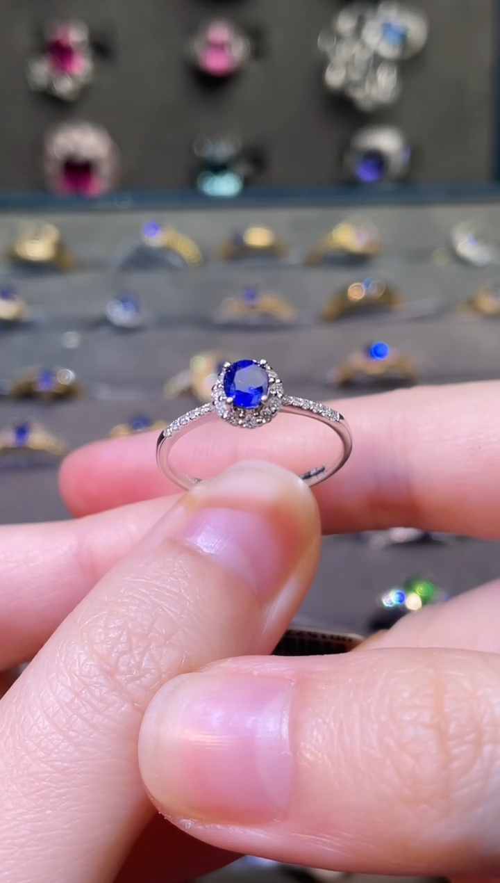 蓝宝石戒指18K金镶嵌0.65ct