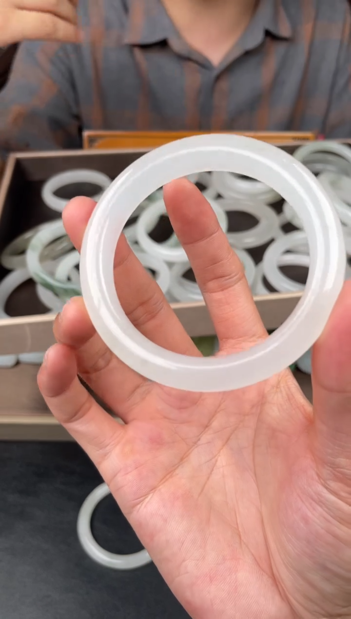 【闪购商品】石英质玉手镯未镶嵌手镯（多样性发货）50-68圈口可备注