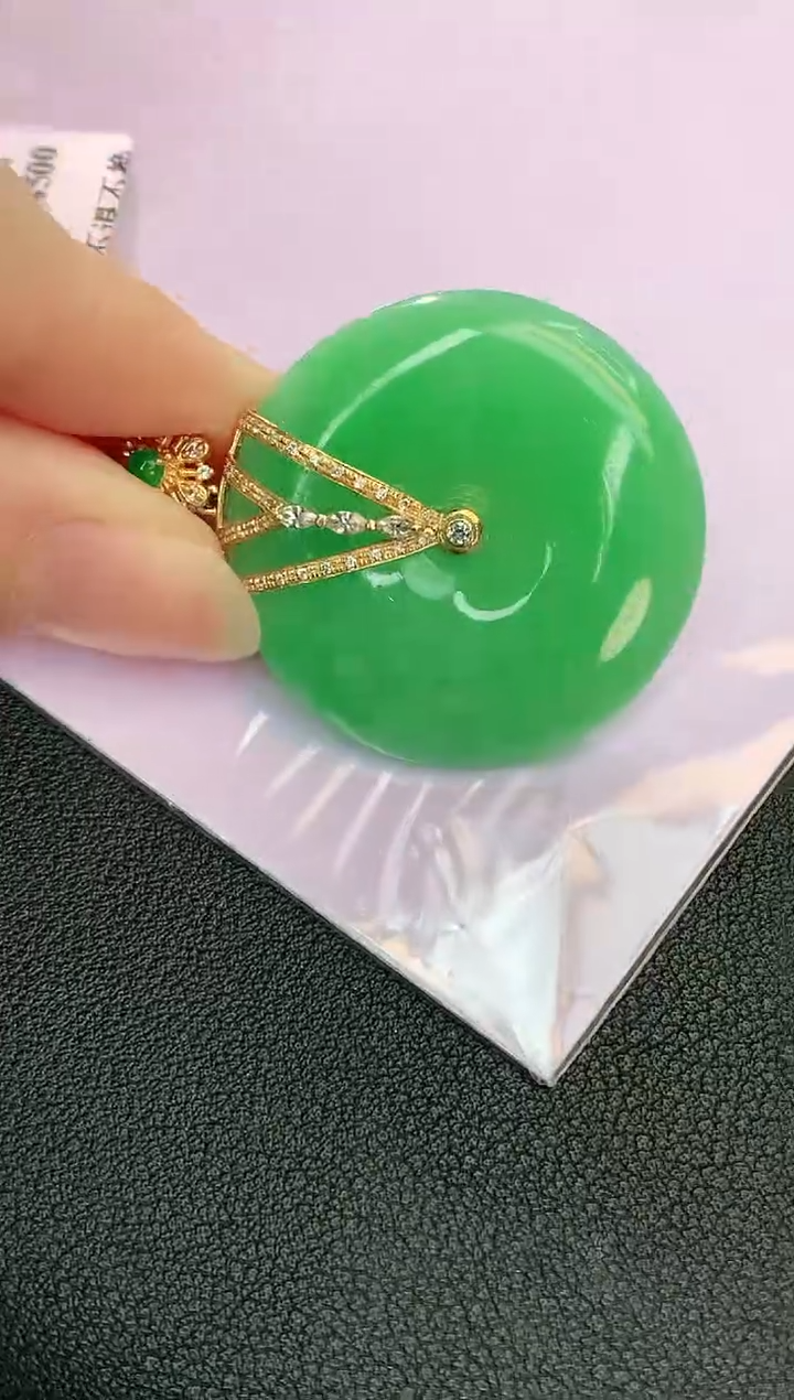 颈饰18K金镶嵌翡翠赠礼盒证书 珍珍