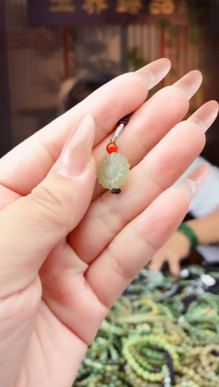 和田玉未镶嵌颈饰拍一发一