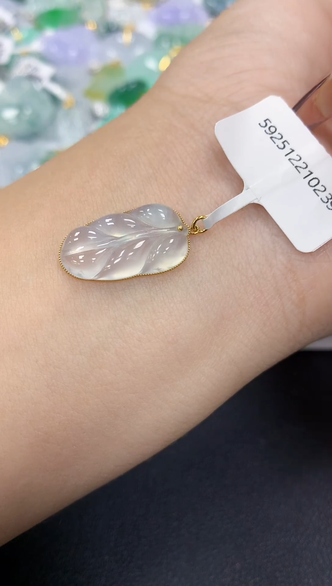 颈饰18K金镶嵌翡翠a货假一赔三支持复检百元上9元证书费自理