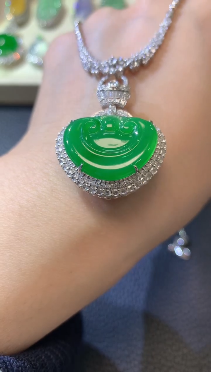 【闪购商品】翡翠吊坠(不含链)18K金镶嵌C59