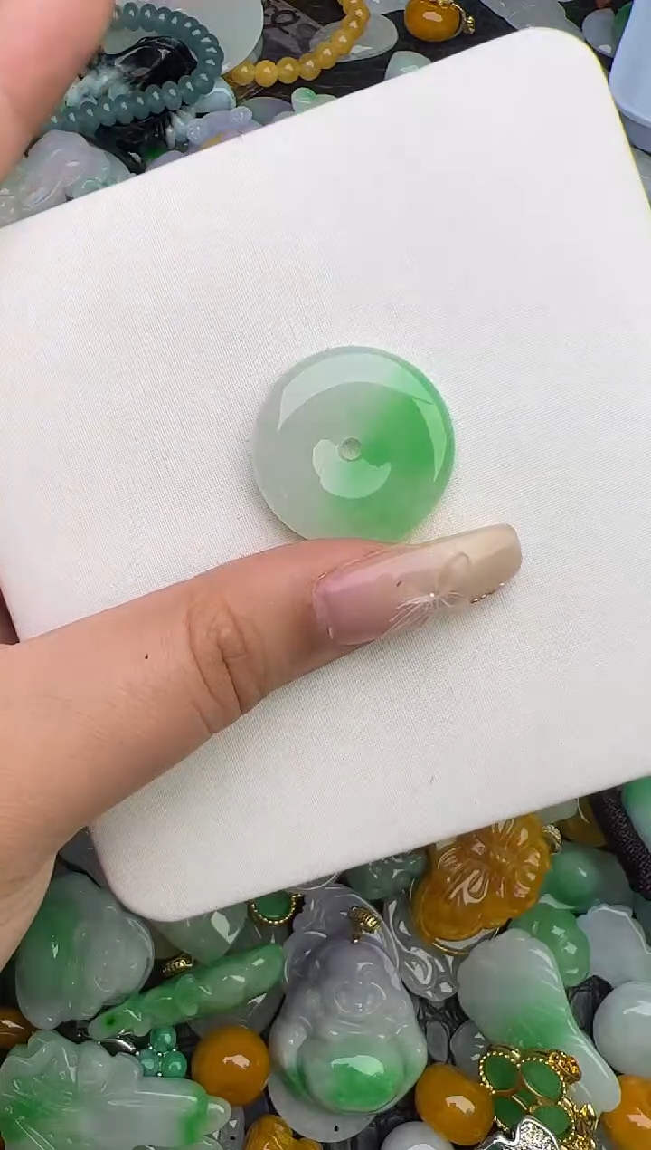 翡翠未镶嵌颈饰天然缅甸翡翠吊坠