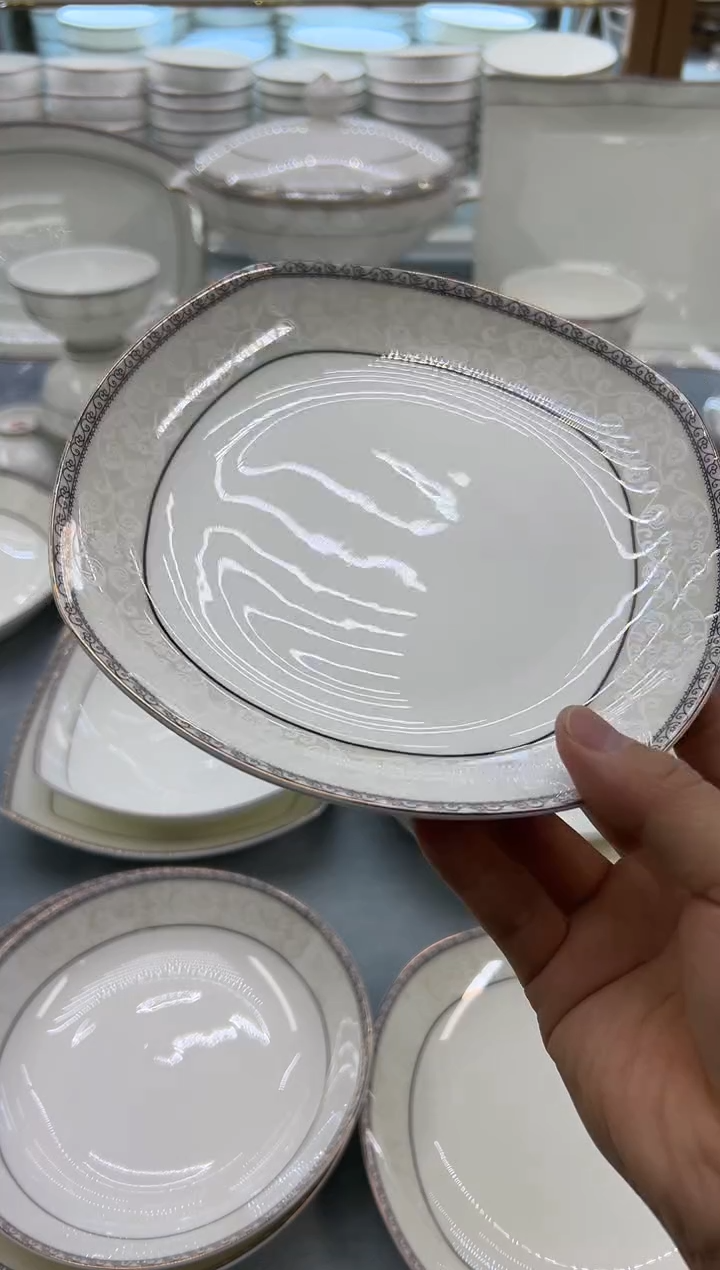 骨瓷玲珑7.5方2个