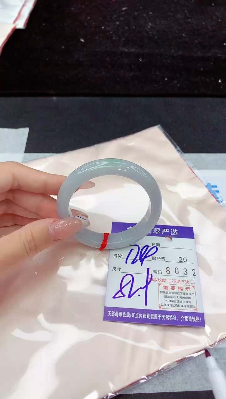 翡翠手镯未镶嵌1