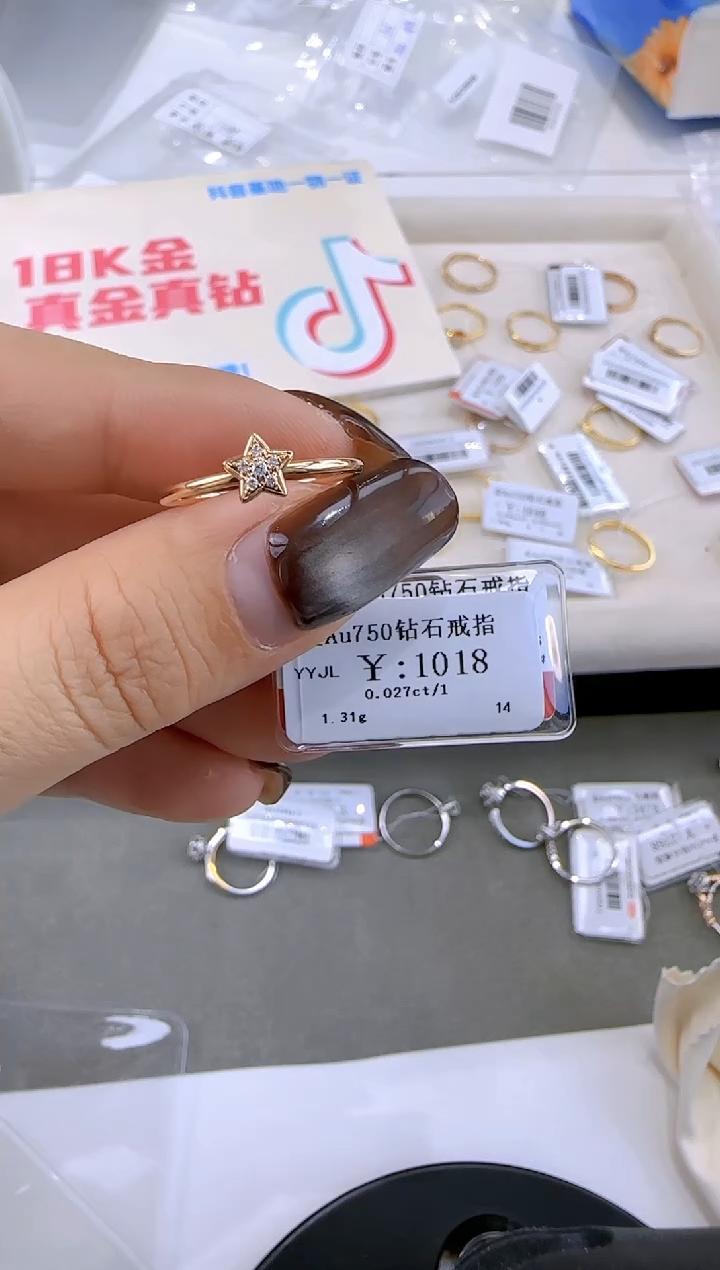 【闪购商品】钻石戒指/指环18K金镶嵌91000