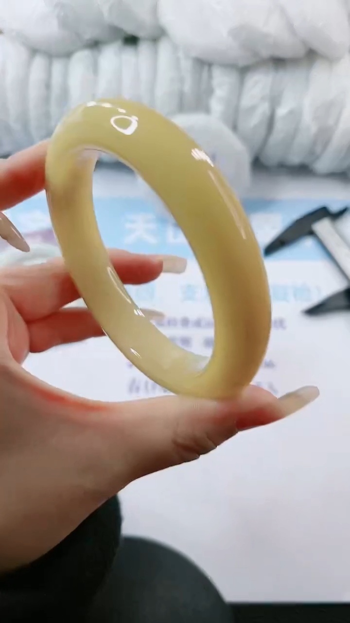 【闪购商品】石英质玉手镯未镶嵌多样性发货L583-65