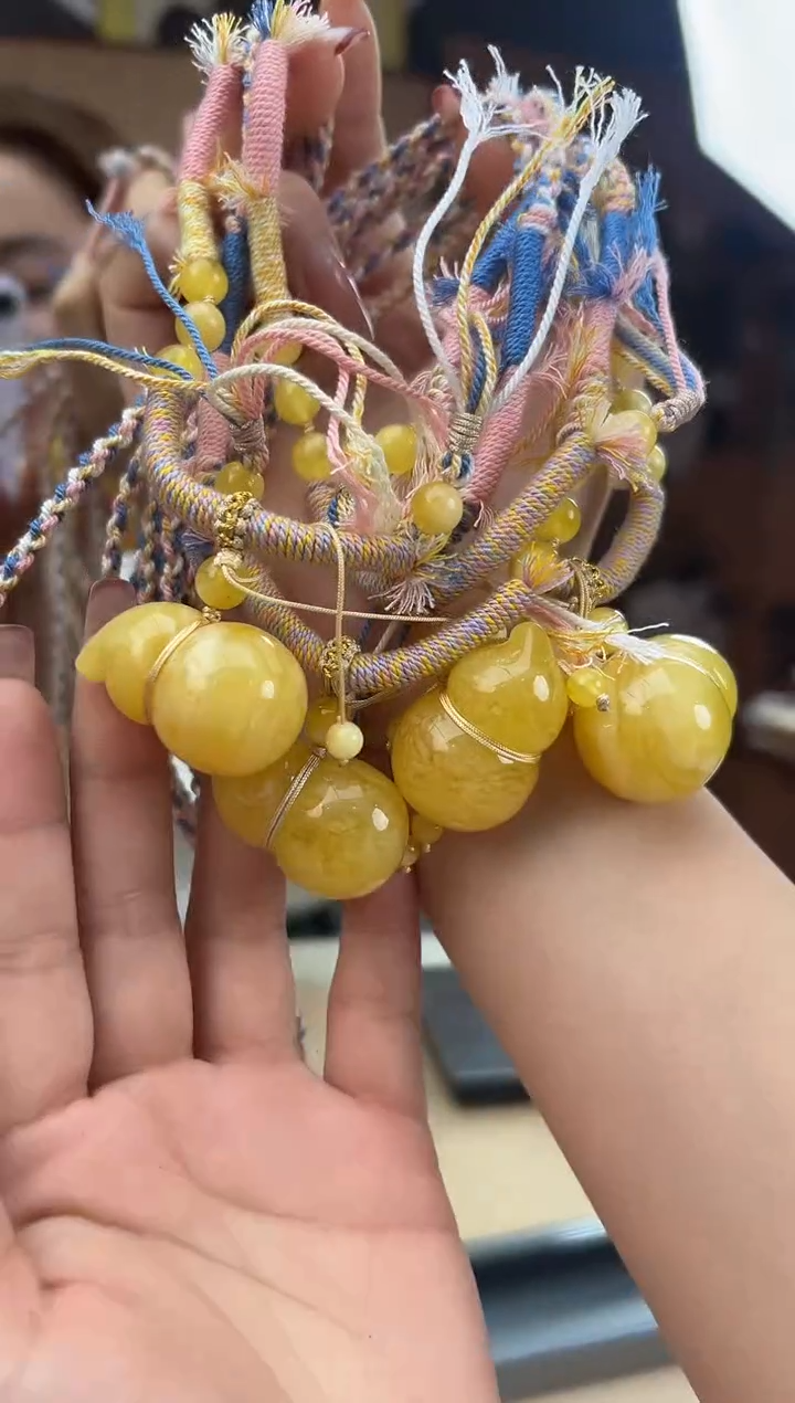 【闪购商品】琥珀裸石未镶嵌蜜蜡吊坠多样性发一条