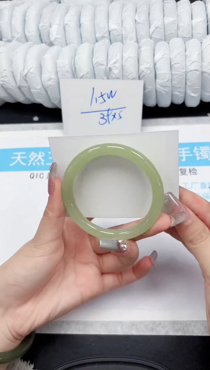 【闪购商品】石英质玉手镯未镶嵌188-58.2