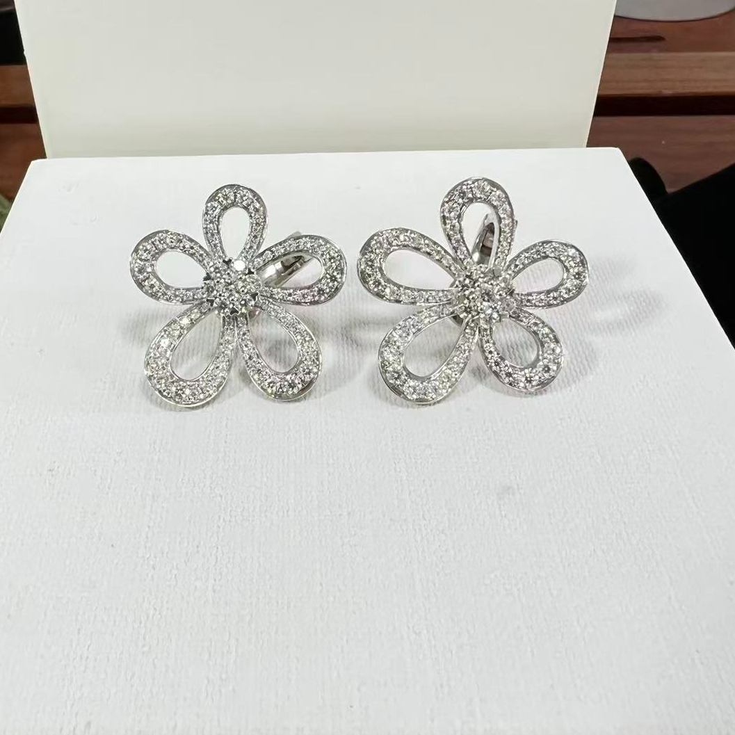 18K白金天然钻格桑花耳拍时尚