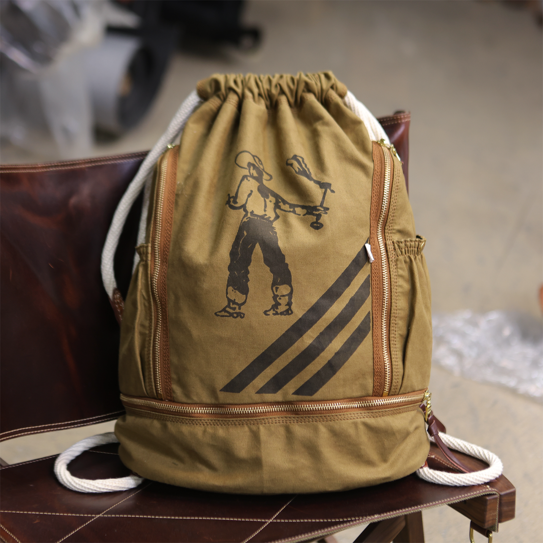 方向皮具/新款手工皮具经典复古牛仔很忙背包双肩包运动包8800