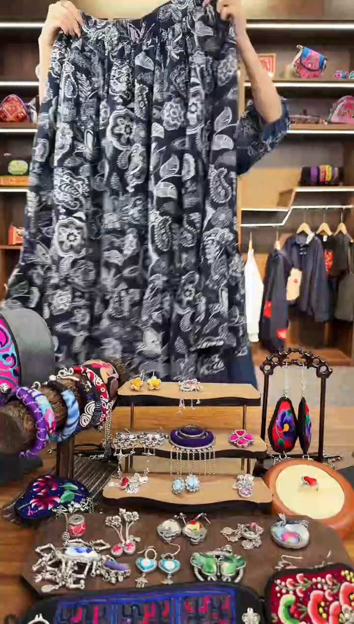 【闪购商品】织绣A49蒙阿苏苗绣传承